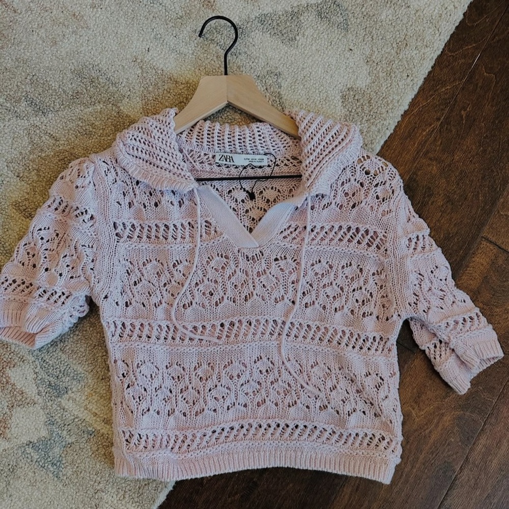 Zara Pink V-Neck Sweater with Intricate Knit Details